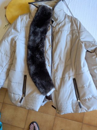 Anorak Punt Roma Talla 48 Beige coll amb pel
