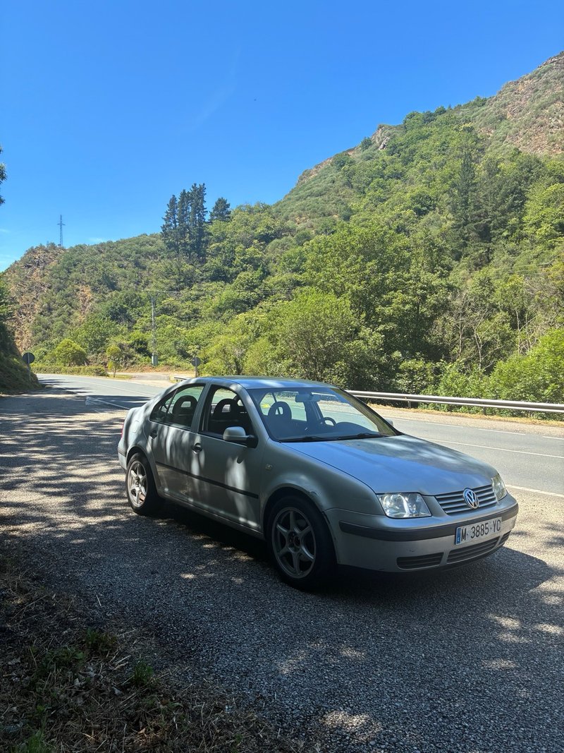 Volkswagen Bora 1998 - foto 1