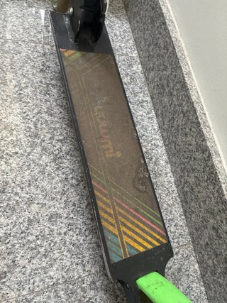Patinete infantil verde y negro