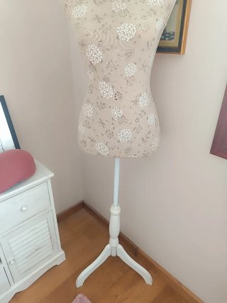 Maniquí costura estampado floral