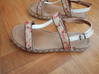 Sandalias Adornadas