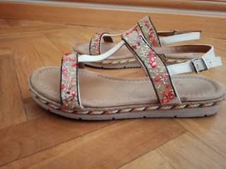 Sandalias Adornadas