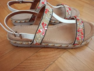 Sandalias Adornadas