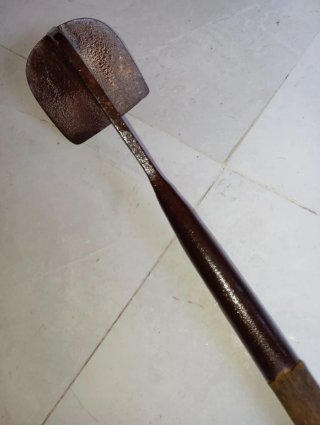 azada de cuello largo o cavec