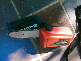 Cortasetos y motosierra telescópica Einhell