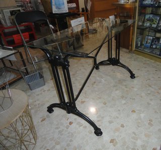 Mesa forja y cristal exterior jardín