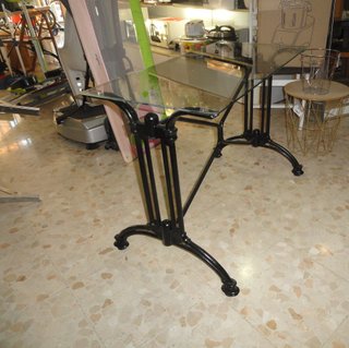 Mesa forja y cristal exterior jardín