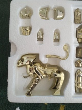 Cavalieri dello Zodiaco Leone - Personaggio Trasfo