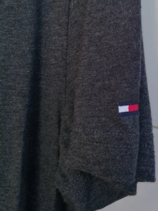 Camiseta Tommy Hilfiger Gris. Talla S