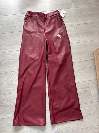 Pantalón de cuero rojo