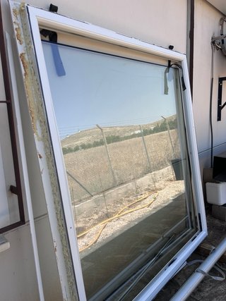Ventana de 194 cm por 174 cm