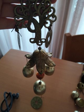 Colgador con campanas y árbol de la vida