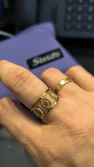 Anillo de acero dorado