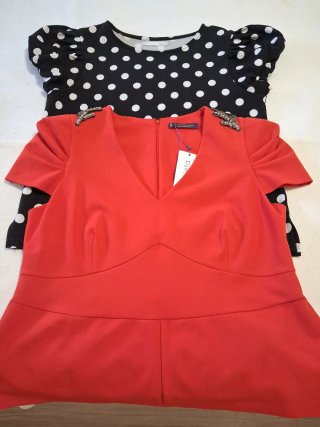 Blusa Top Manga Corta T. M/L Negro y Rojo