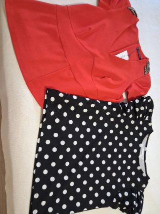 Blusa Top Manga Corta T. M/L Negro y Rojo
