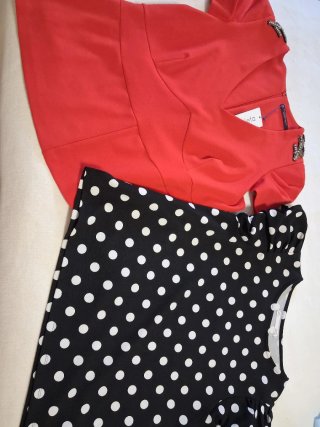 Blusa Top Manga Corta T. M/L Negro y Rojo