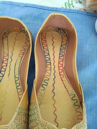 Zapatos Jutti Mojari Indios Artesanales Dorados