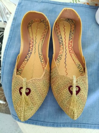 Zapatos Jutti Mojari Indios Artesanales Dorados