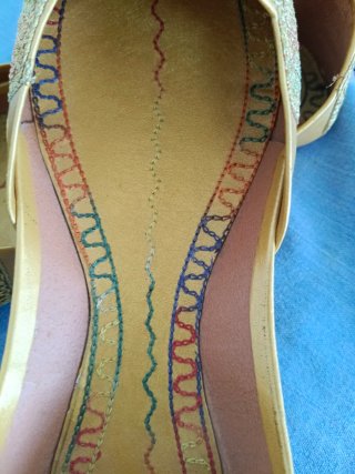 Zapatos Jutti Mojari Indios Artesanales Dorados