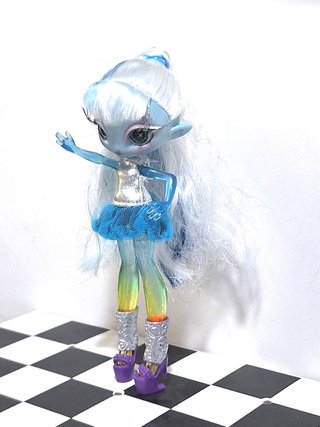 Muñeca Novi Stars Una Verse 2012 MGA