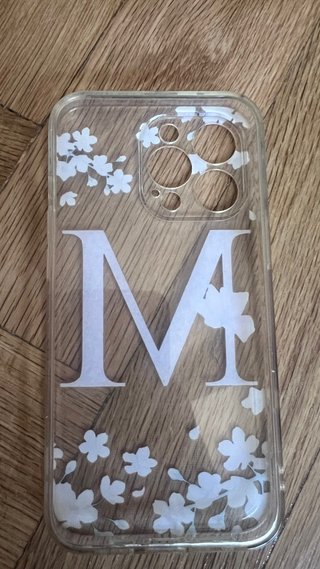 Funda iPhone 13 Pro con letra M y flores