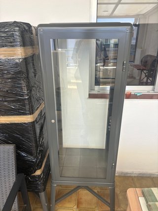 Vitrinas de cristal y metal