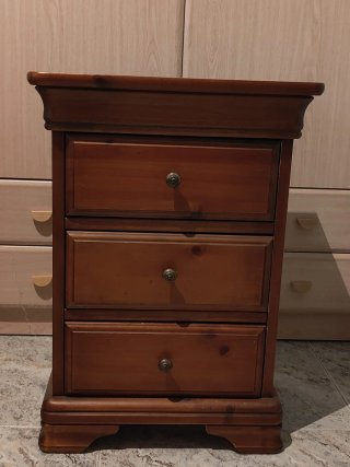 Mesita de noche madera maciza