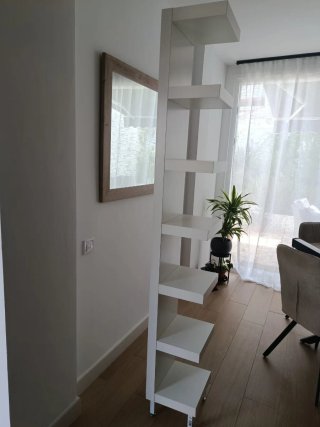Estantería blanca moderna