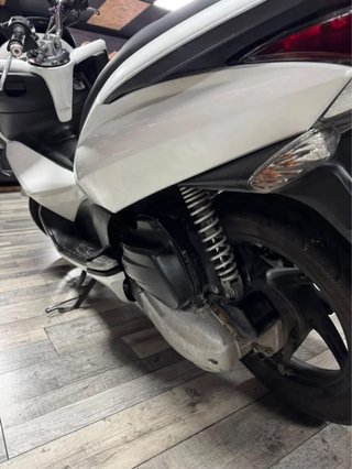 Honda PCX 125 2011 .