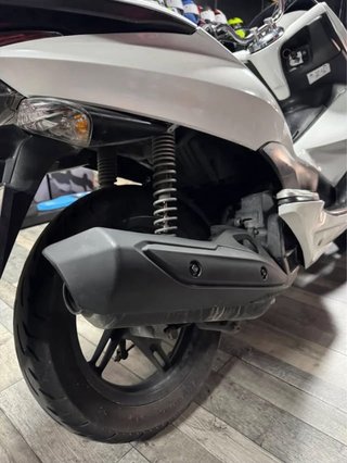 Honda PCX 125 2011 .