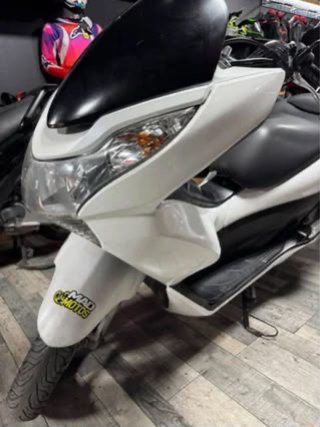 Honda PCX 125 2011 .