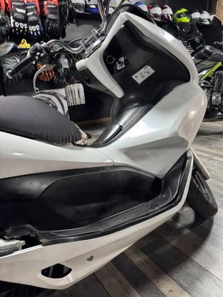 Honda PCX 125 2011 .