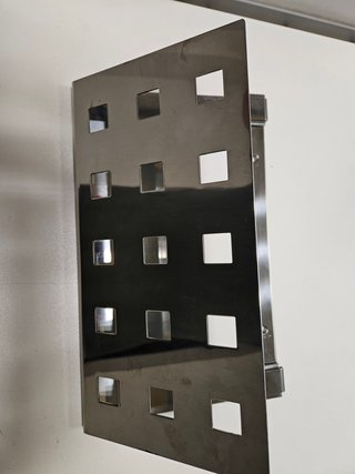 Revistero de pared metálico