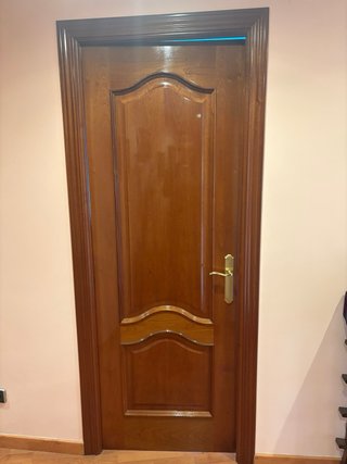 8 Puertas de Roble + conjunto de dos muebles