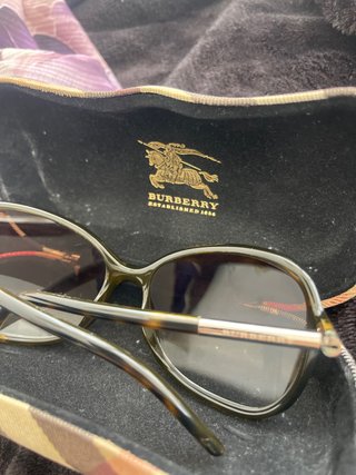 Gafas de sol marrones  como nuevos