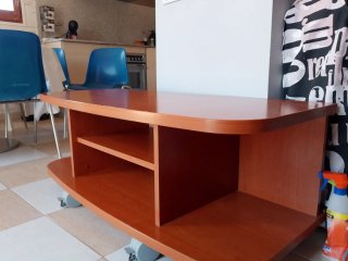 Mesa TV con ruedas 120x 50 x 46