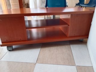 Mesa TV con ruedas 120x 50 x 46