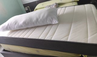 Colchón y almohada 90
