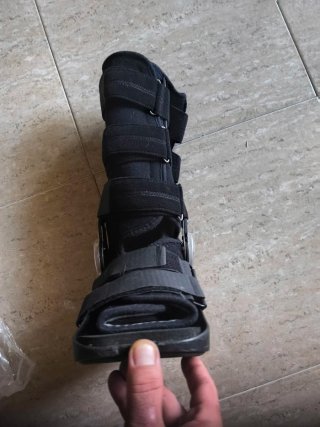 Bota Ortopédica Ajustable Negra