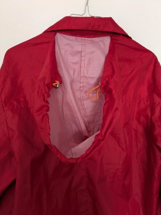 Chubasquero rojo con capucha Astrolabio