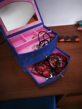 Joyero infantil con cajones