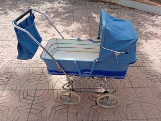 Cochecito y capazo vintage. Con accesorios.