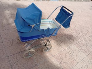 Cochecito y capazo vintage. Con accesorios.