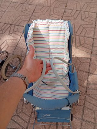 Cochecito y capazo vintage. Con accesorios.