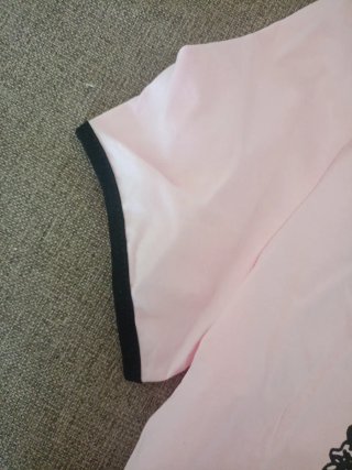 Camiseta rosa con estampado de gato