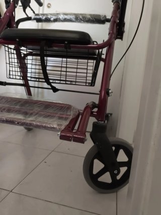 Silla andador con canastilla nueva