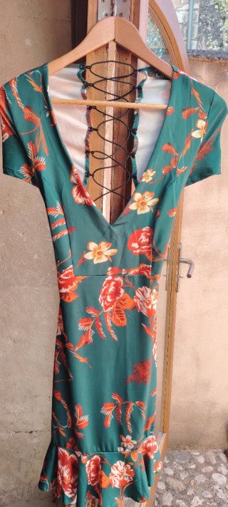 Vestido CBR estampado M escote espalda