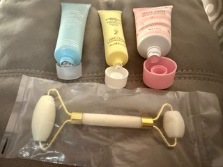 Pack Belleza: Rodillo Facial y Cremas