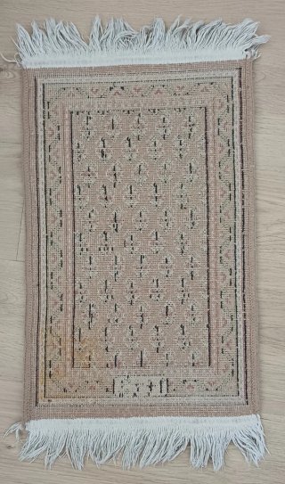 2 Alfombras pequeñas beige y rosa