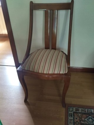 Seis sillas de comedor de madera